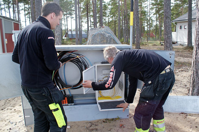 En fiberinstallation av två tekniker