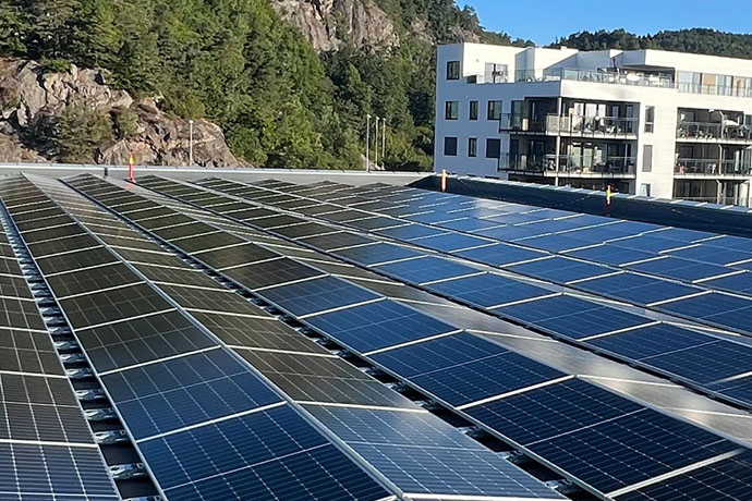 Solceller på tak, installerat av Bravida